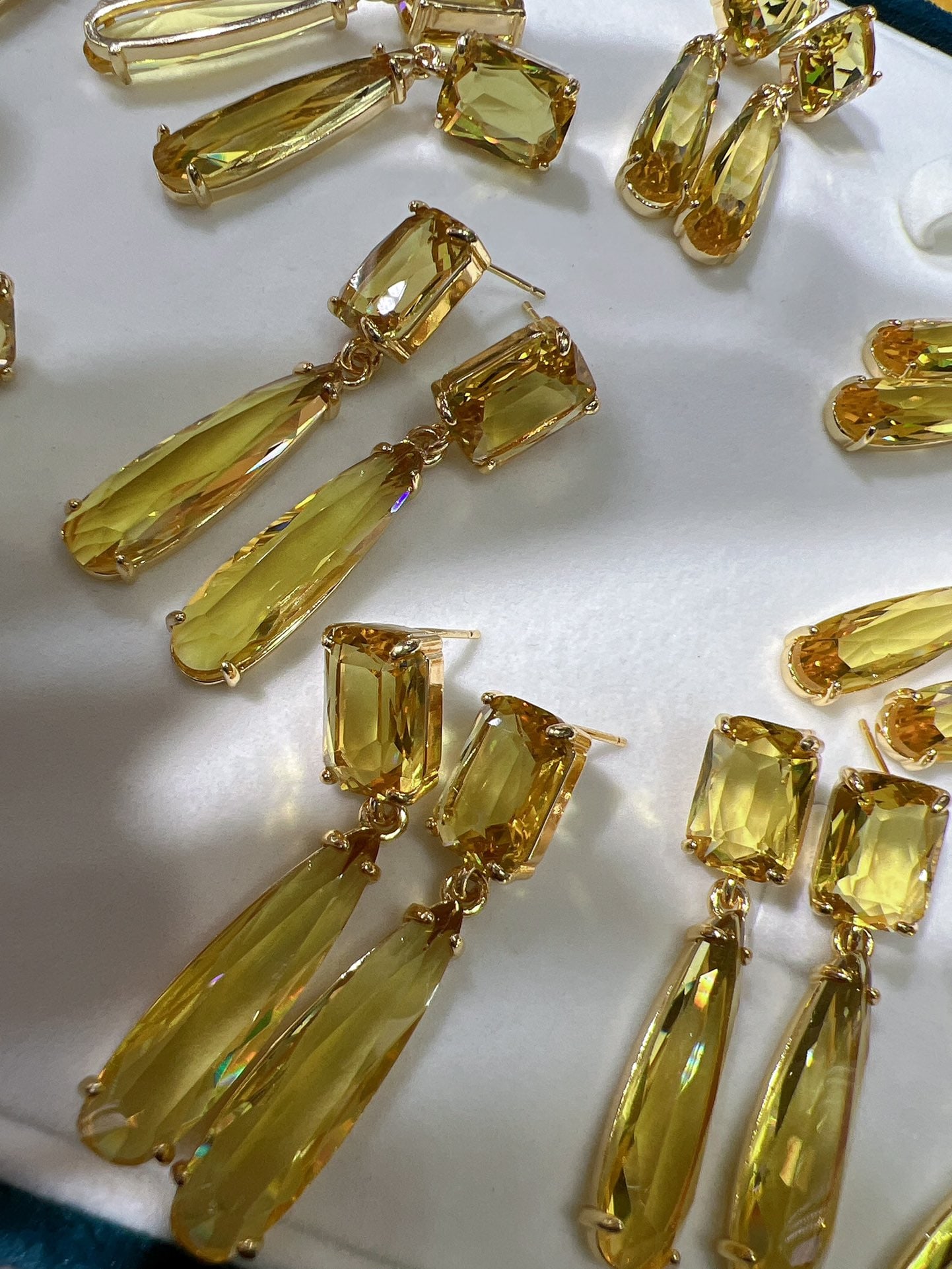 A Pair Silver & Yellow Crystal Earrings - 3