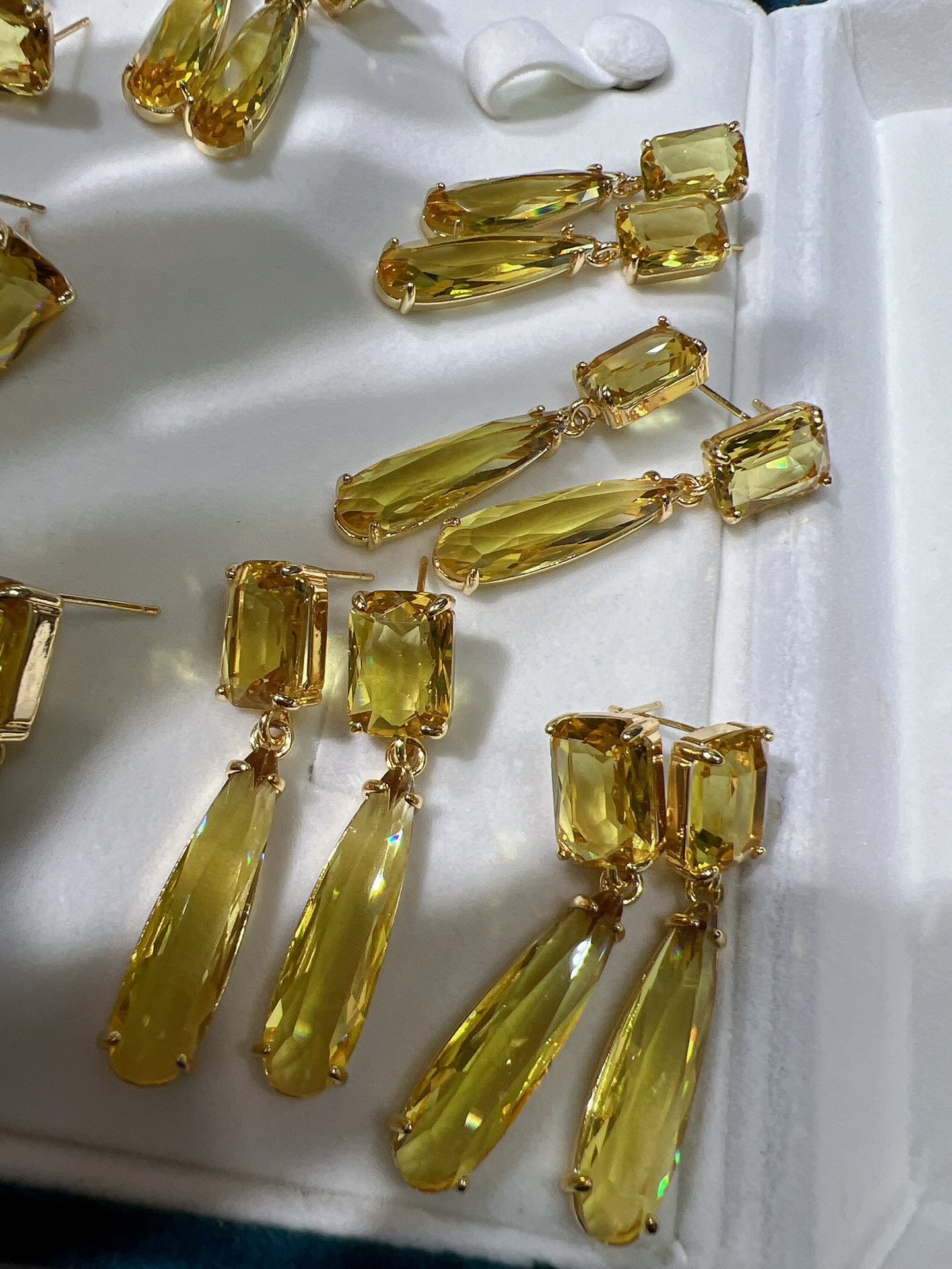 A Pair Silver & Yellow Crystal Earrings - 5