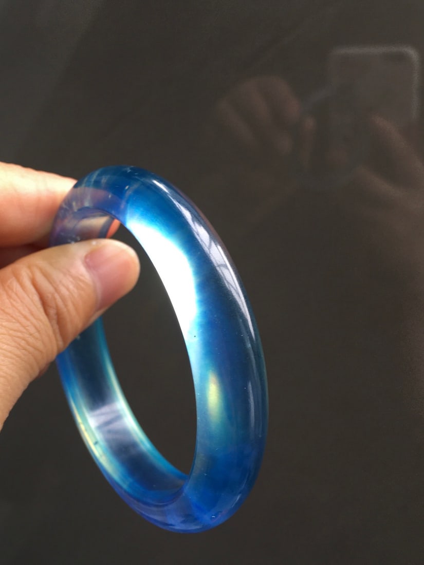 Inside Diameter 55mm Aquamarine Bracelet with Certificate: Title: Inside Diameter 55mm Aquamarine Bracelet with Certificate Origin: Chinese Date/Period: After2026 Materials: Aquamarine Dimensions: 55x12x8.5(mm) 2.17x0.47x0.33(inches) Weight 0.09