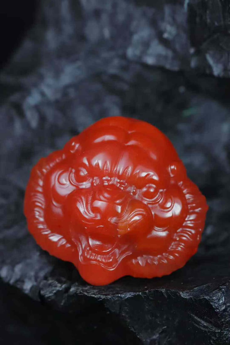 Nanhong Agate Pendant - Tiger Head: Title: Nanhong Agate Pendant - Tiger Head Origin: Chinese Date/Period: After2025 Materials: Nanhong Agate Dimensions: 26.6x28.6x16.6(mm) 1.05x1.13x0.65(inches) Weight 0.03 lbs/13.5g Reserve: