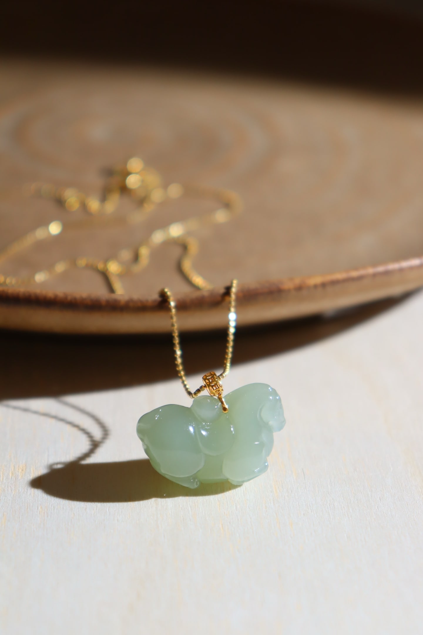 18K Gold Inlay Hetian Jade Horse Pendant: Title: 18K Gold Inlay Hetian Jade Horse Pendant Origin: Chinese Date/Period: After2025 Materials: 18K Gold,Hetian Jade Dimensions: 19.2x25.3x11.6(mm) 0.75x1.00x0.46(inches) Reserve: $249.00 