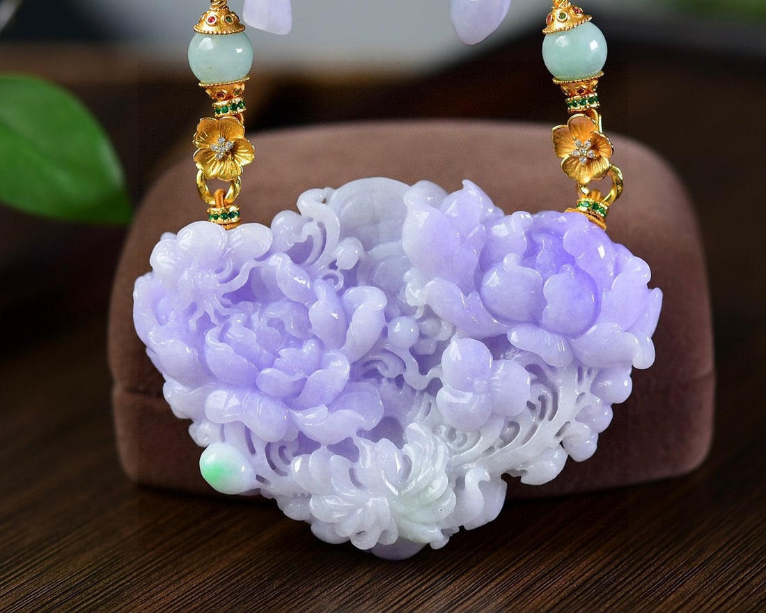 Purple Jadeite Hand-Carved Flower Bird Pendant with Certificate: Title: Purple Jadeite Hand-Carved Flower Bird Pendant with Certificate Origin: Chinese Date/Period: After2026 Materials: Jadeite Dimensions: 76x55x13(mm) 2.99x2.17x0.51(inches) Reserve: