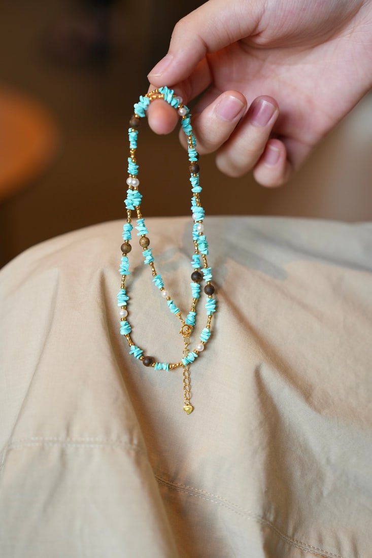 Turquoise,Chenxiang Wood Necklace: Title: Turquoise,Chenxiang Wood Necklace Origin: Chinese Date/Period: After2026 Materials: Turquoise,Chenxiang Wood Dimensions: 4-5(mm) 0.16-0.20(inches) Reserve: $128.00 Shipping:Domestic: