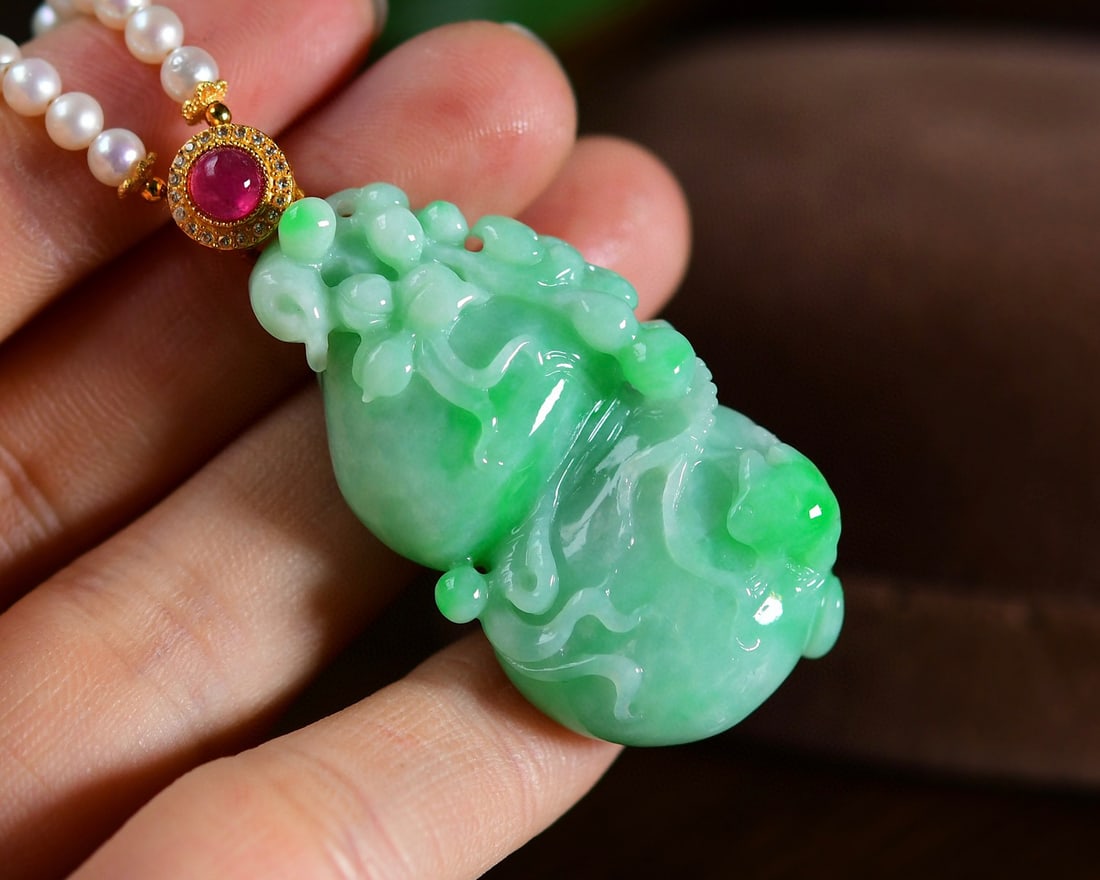 Green Jadeite Hand-Carved Gourd Pendant with Certificate - 2