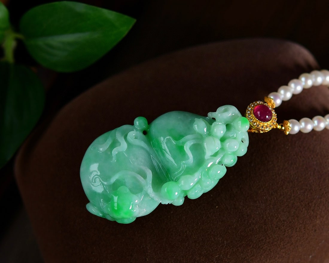 Green Jadeite Hand-Carved Gourd Pendant with Certificate - 3