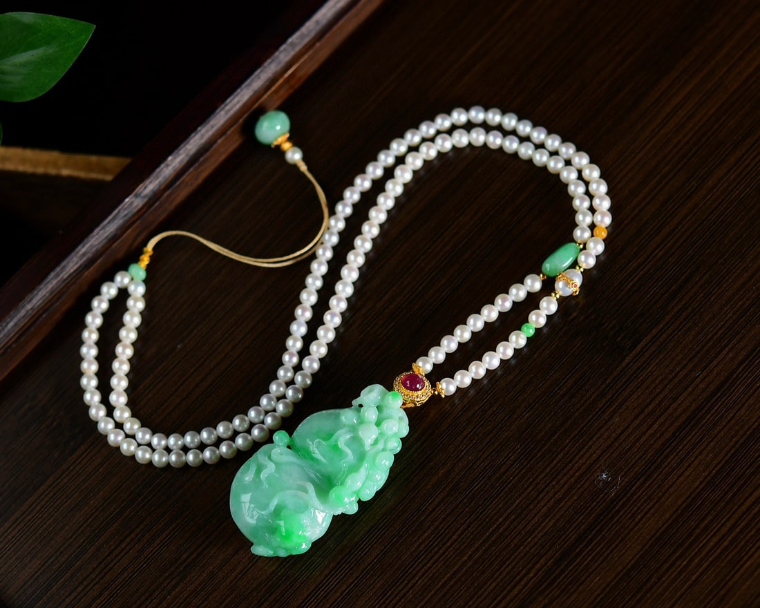 Green Jadeite Hand-Carved Gourd Pendant with Certificate - 4