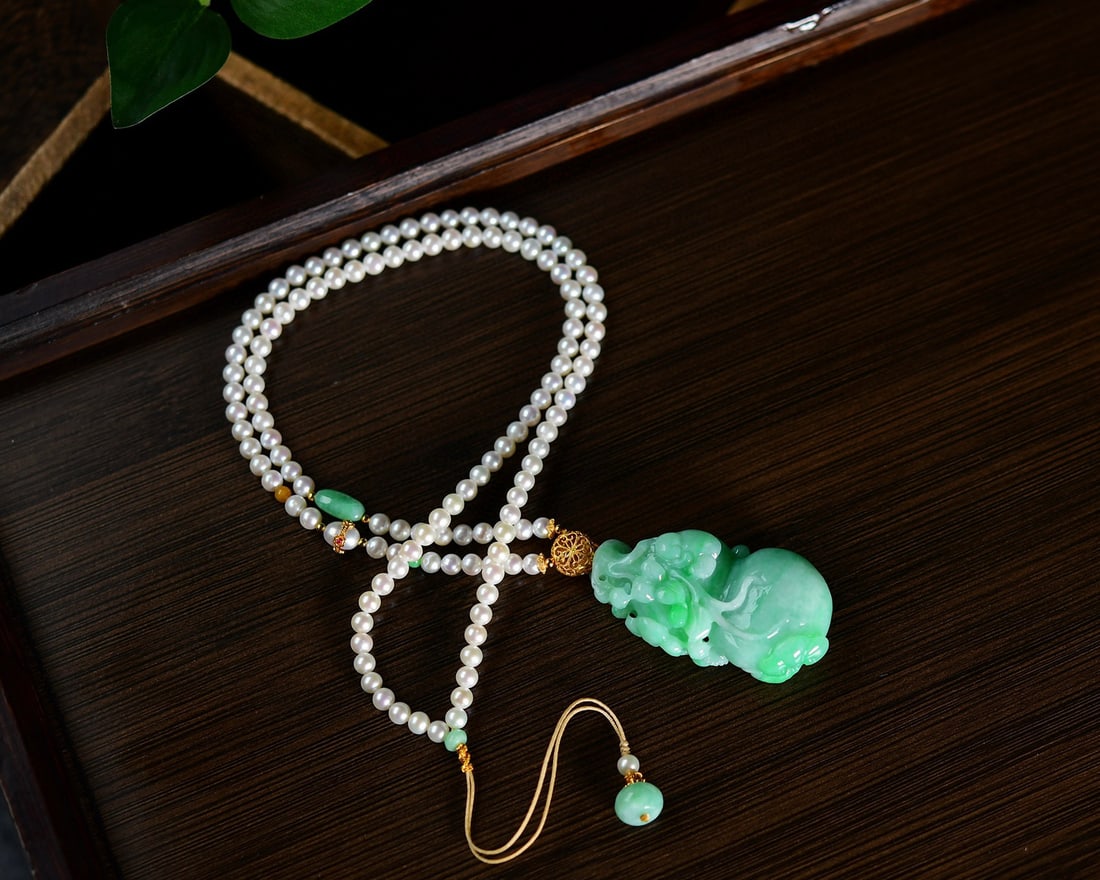 Green Jadeite Hand-Carved Gourd Pendant with Certificate - 5