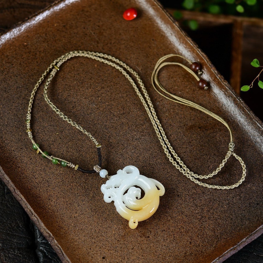 Hetian Jade Pendant - Dragon: Title: Hetian Jade Pendant - Dragon Origin: Chinese Date/Period: After2026 Materials: Hetian Jade Dimensions: 33x29.7x10.3(mm) 1.30x1.17x0.41(inches) Weight 0.03 lbs/15.59g Reserve: $666.00 Shipping:<