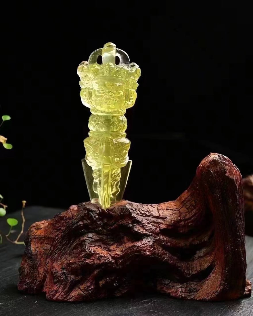 Natural Yellow Crystal Hand-carved Pestle Xiangmo Statue: Title: Natural Yellow Crystal Hand-carved Pestle Xiangmo Statue Origin: Chinese Date/Period: After2026 Materials: Crystal Dimensions: 120x34x34(mm) 4.72x1.34x1.34(inches) Weight 0.26 lbs/117g 