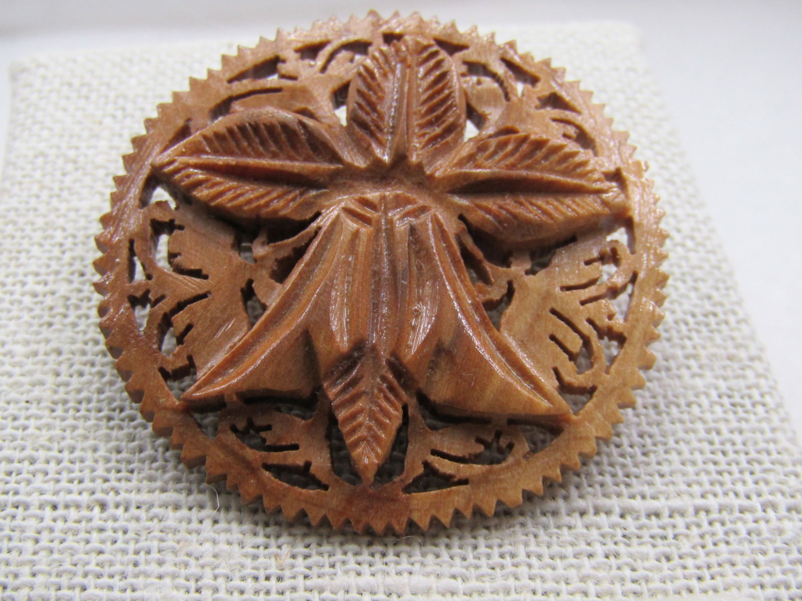 Vintage Wood Carved Tulip Brooch, Bethlehem Souvenier: Vintage Wood Carved Tulip Brooch, Bethlehem Souvenier1.75" Round. Cut-out background with ridged edge and an tulip blosson on top with three leaves. Very good condition. Signed Bethlehem. Age is