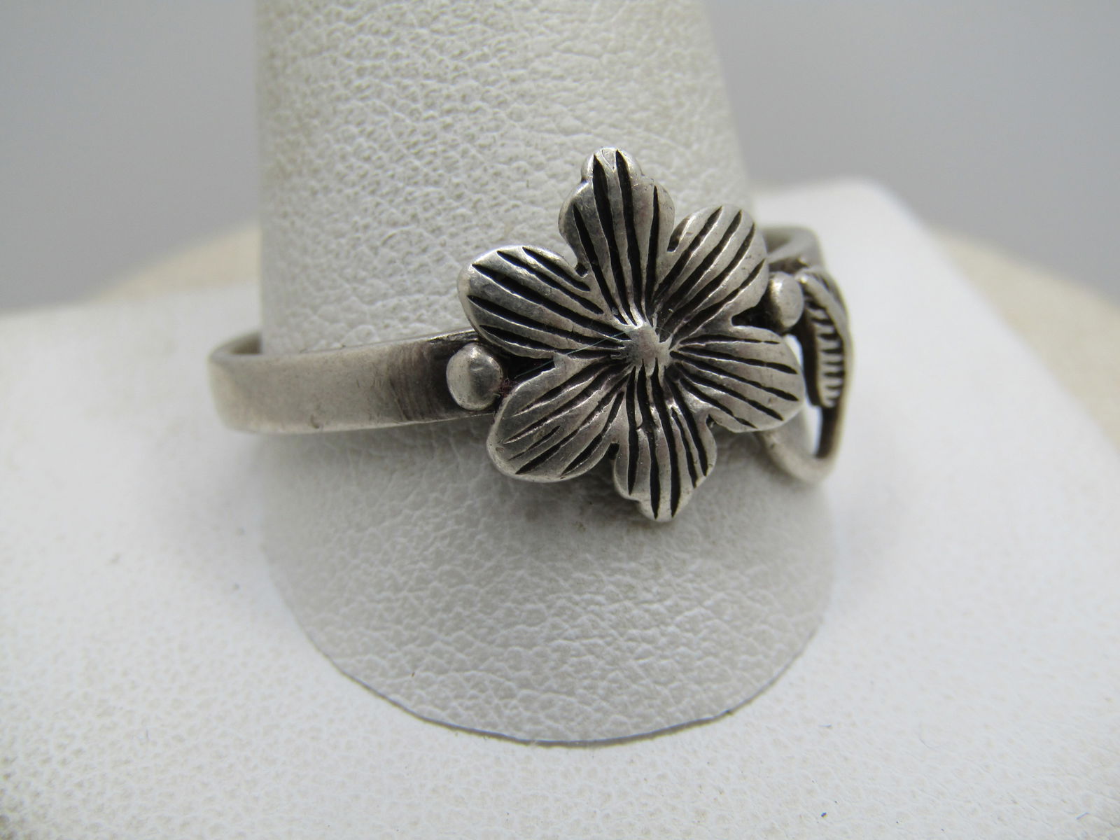 Vintage Floral Blossom Stem Ring, Sz 13.5, 1970's-1980's - 3