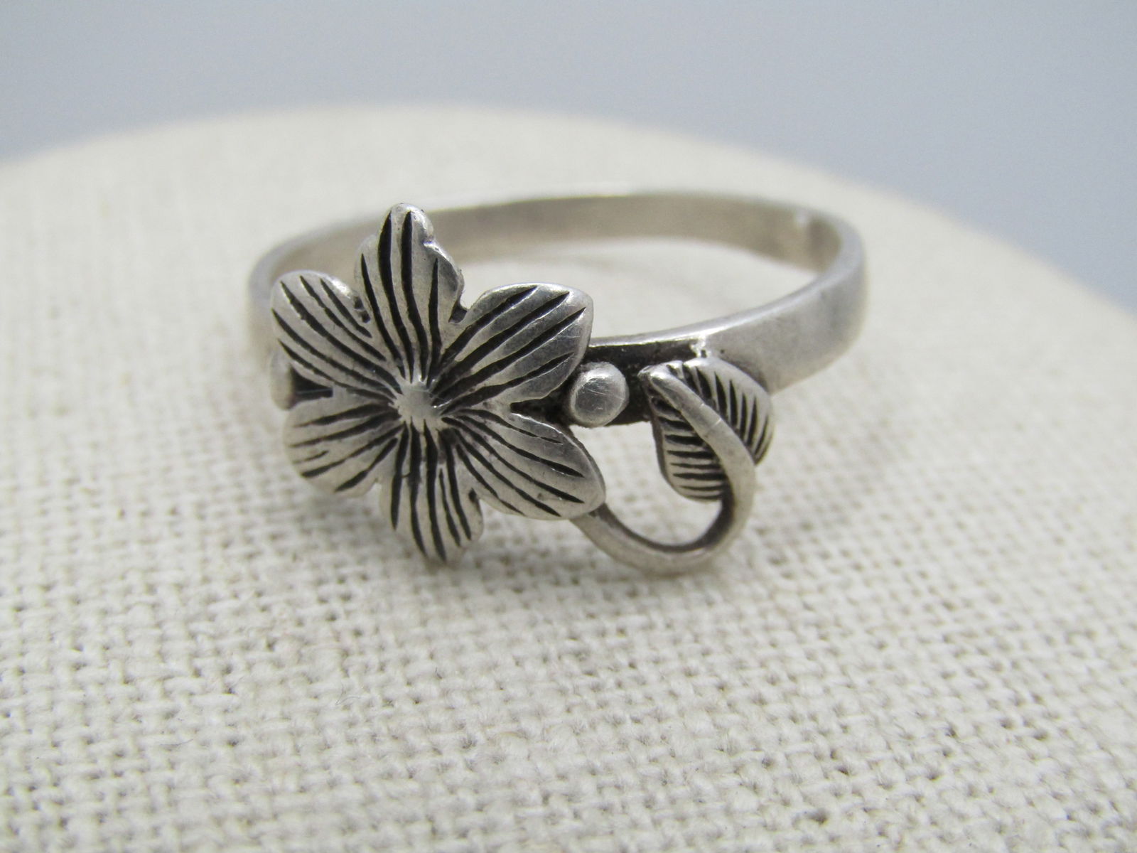 Vintage Floral Blossom Stem Ring, Sz 13.5, 1970's-1980's - 4