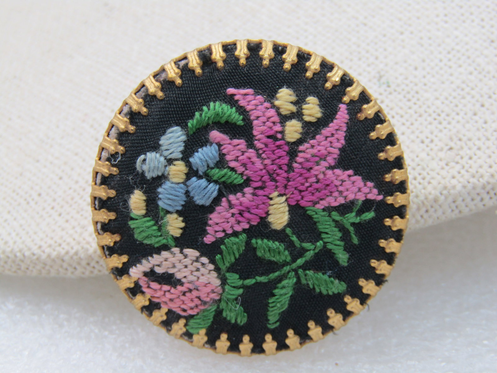 Vintage Black Floral Needlepoint Cameo Brooch , 1.5" Round - 3