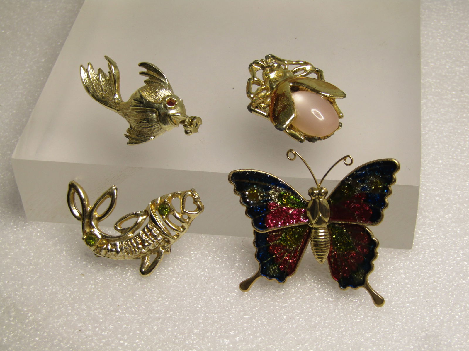 Vintage Lot of Animal Brooches, 4, Butterfly, two Fish, Bee, 1960's - 3