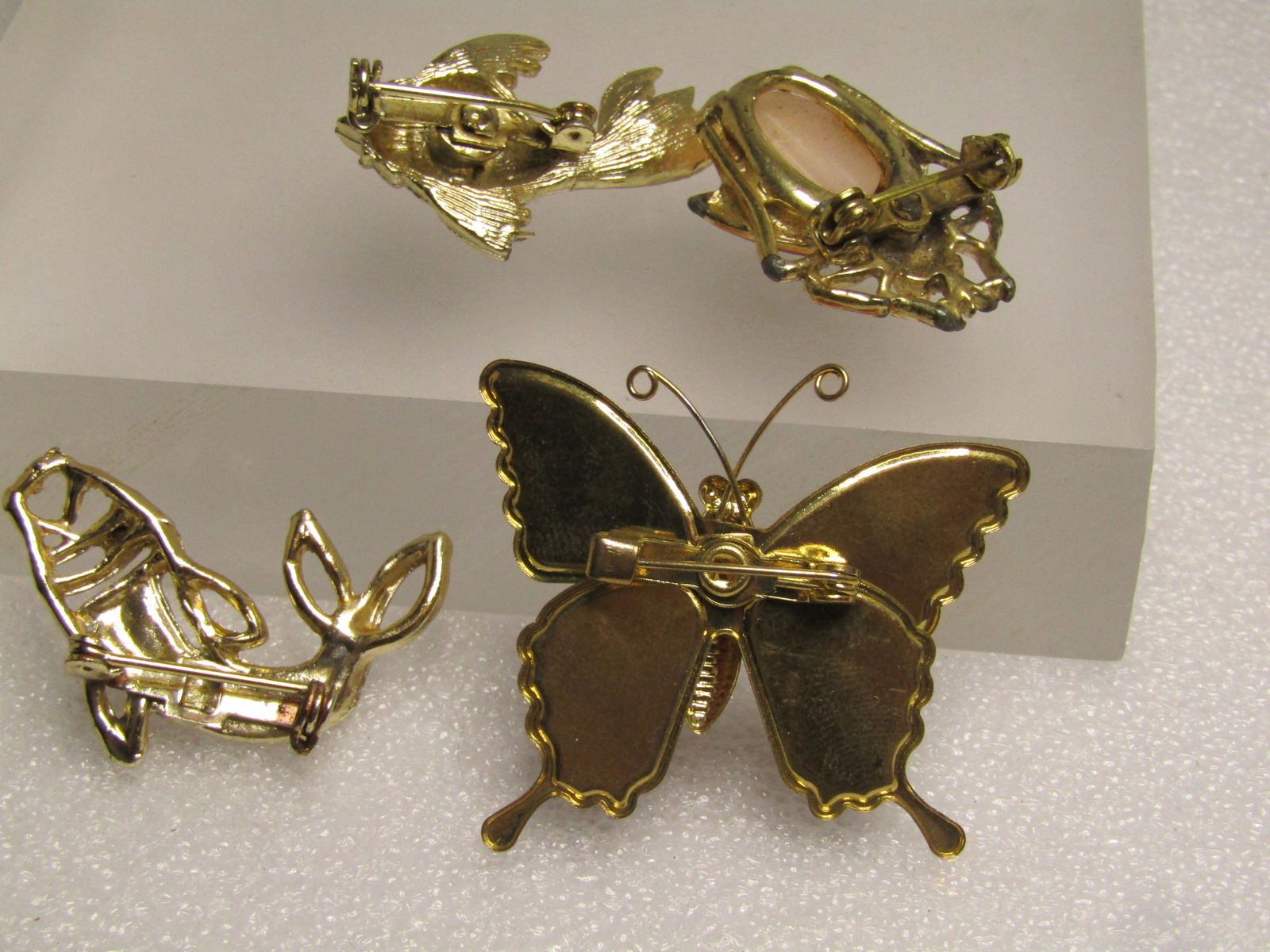 Vintage Lot of Animal Brooches, 4, Butterfly, two Fish, Bee, 1960's - 4