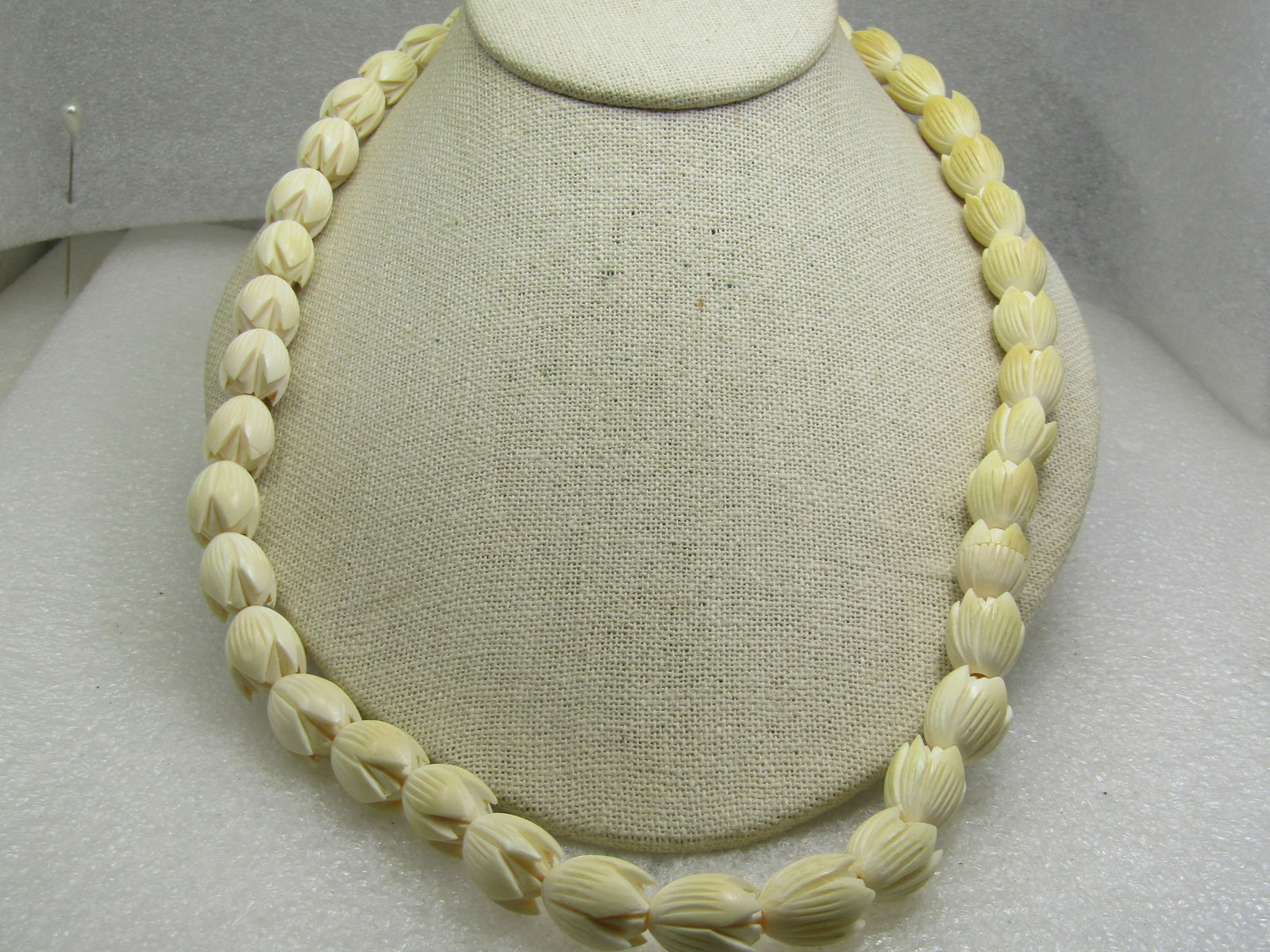 Vintage Faux Carved Tulip Blossom Necklace, 22" - 2