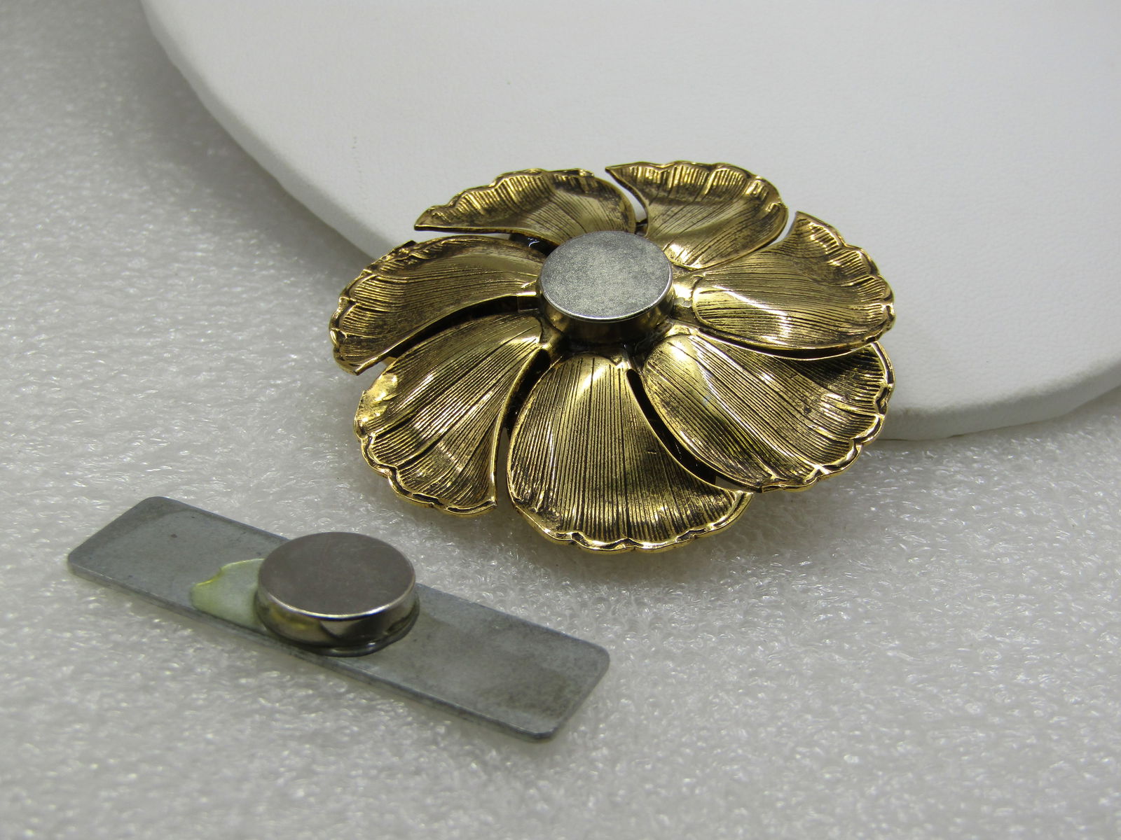 Vintage Large Lotus Blossom Brooch, Gold Tone, Magnetic Clasp - 6