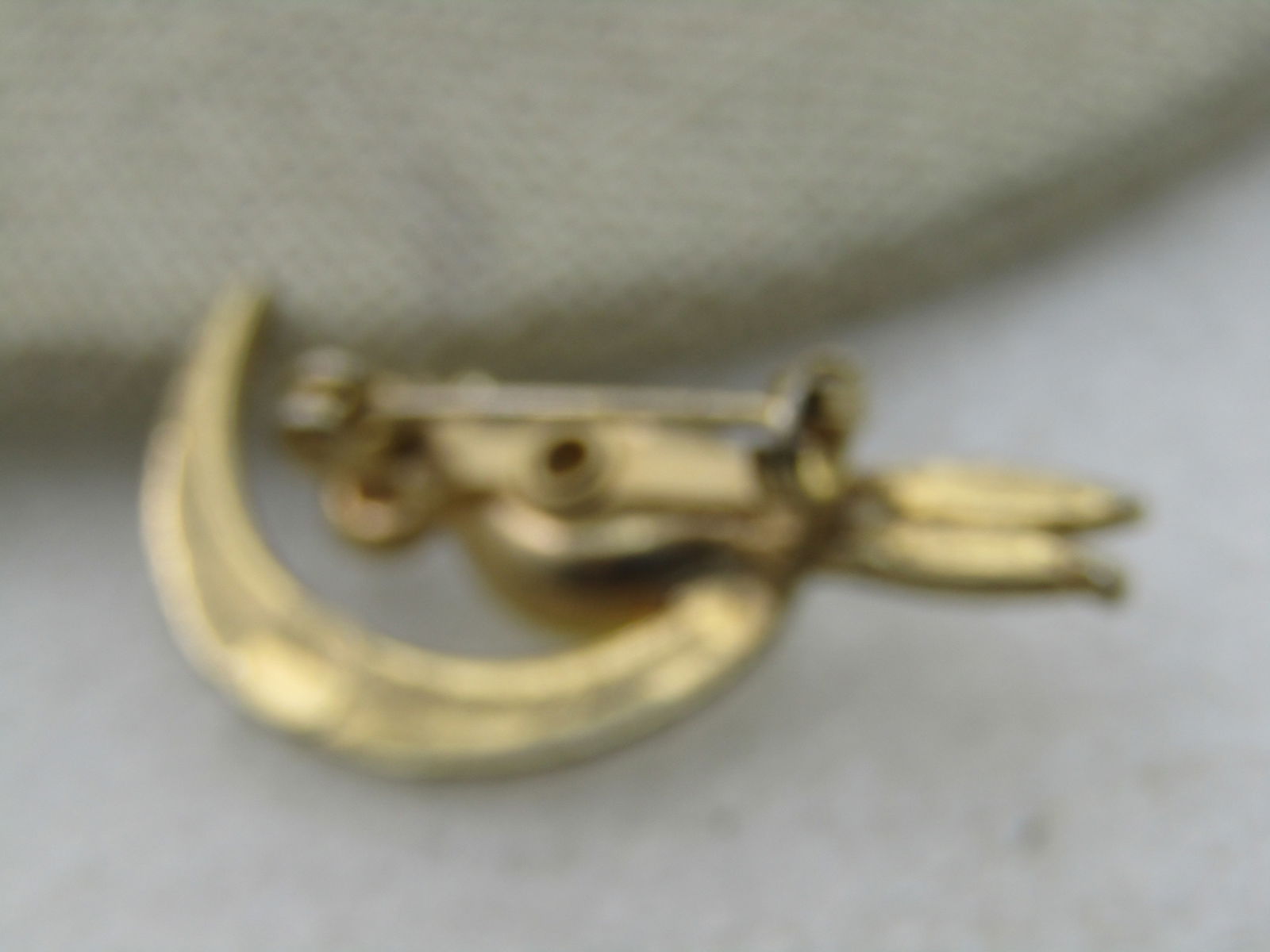 Vintage Moonstone Bird on Crescent Moon Brooch, Rhinestone Eye. Mid-Century` - 5