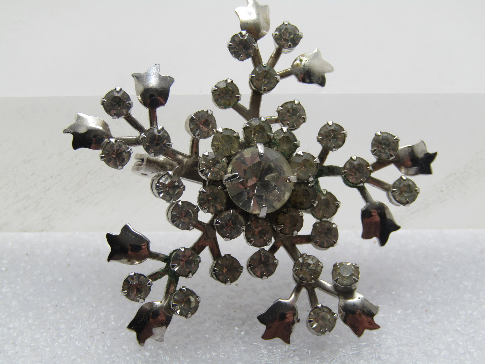 Vintage Clear Rhinestone Blossom Brooch, 1950's-1960's: Vintage Clear Rhinestone Blossom Brooch, 1950's-1960'. This si appx. 1.75" across with five petals that have tulip like smooth accents and rhinestones set on their stems. There is an appx. 8mm