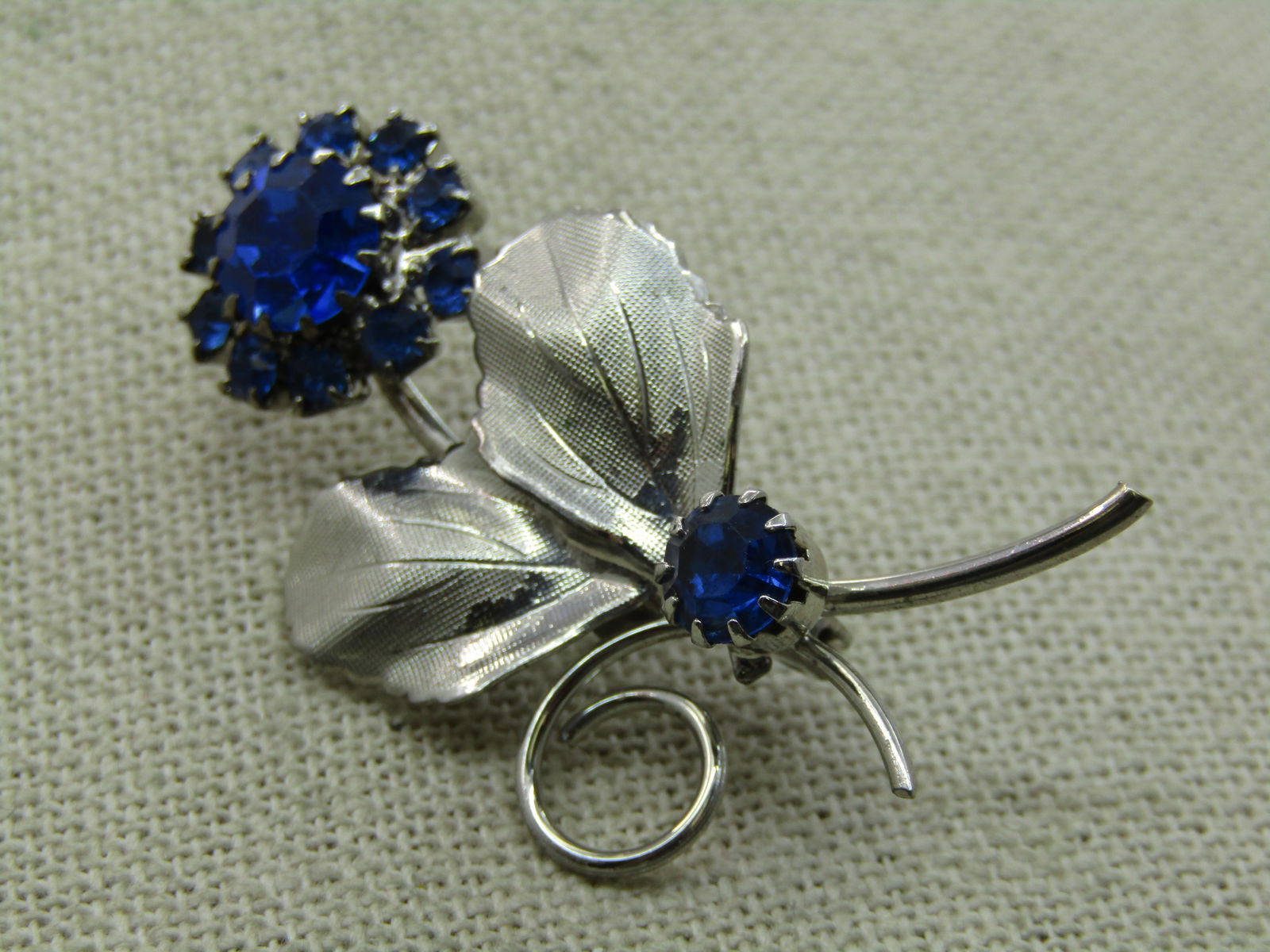 Vintage Blue Rhinestone Floral Brooch, 2", Silver Tone - 7