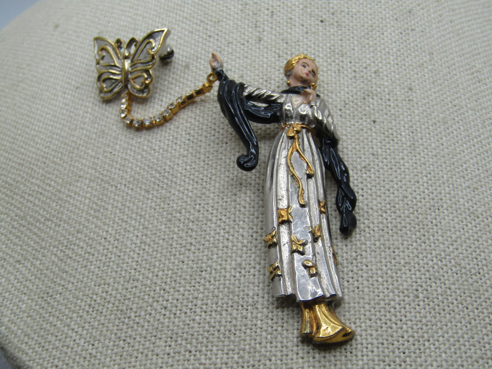 Vintage Erte Opera Lady Butterfly Lady Brooch, Franklin Mint 1990. - 2