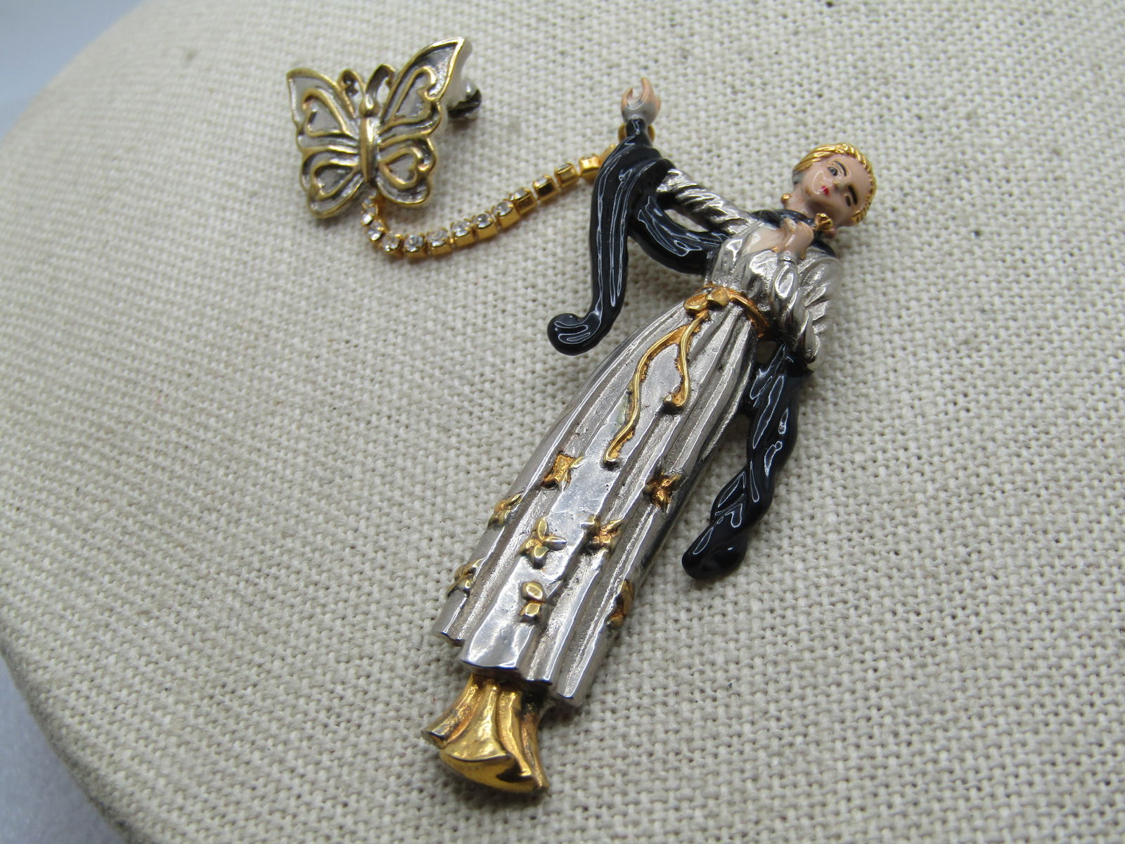 Vintage Erte Opera Lady Butterfly Lady Brooch, Franklin Mint 1990. - 3