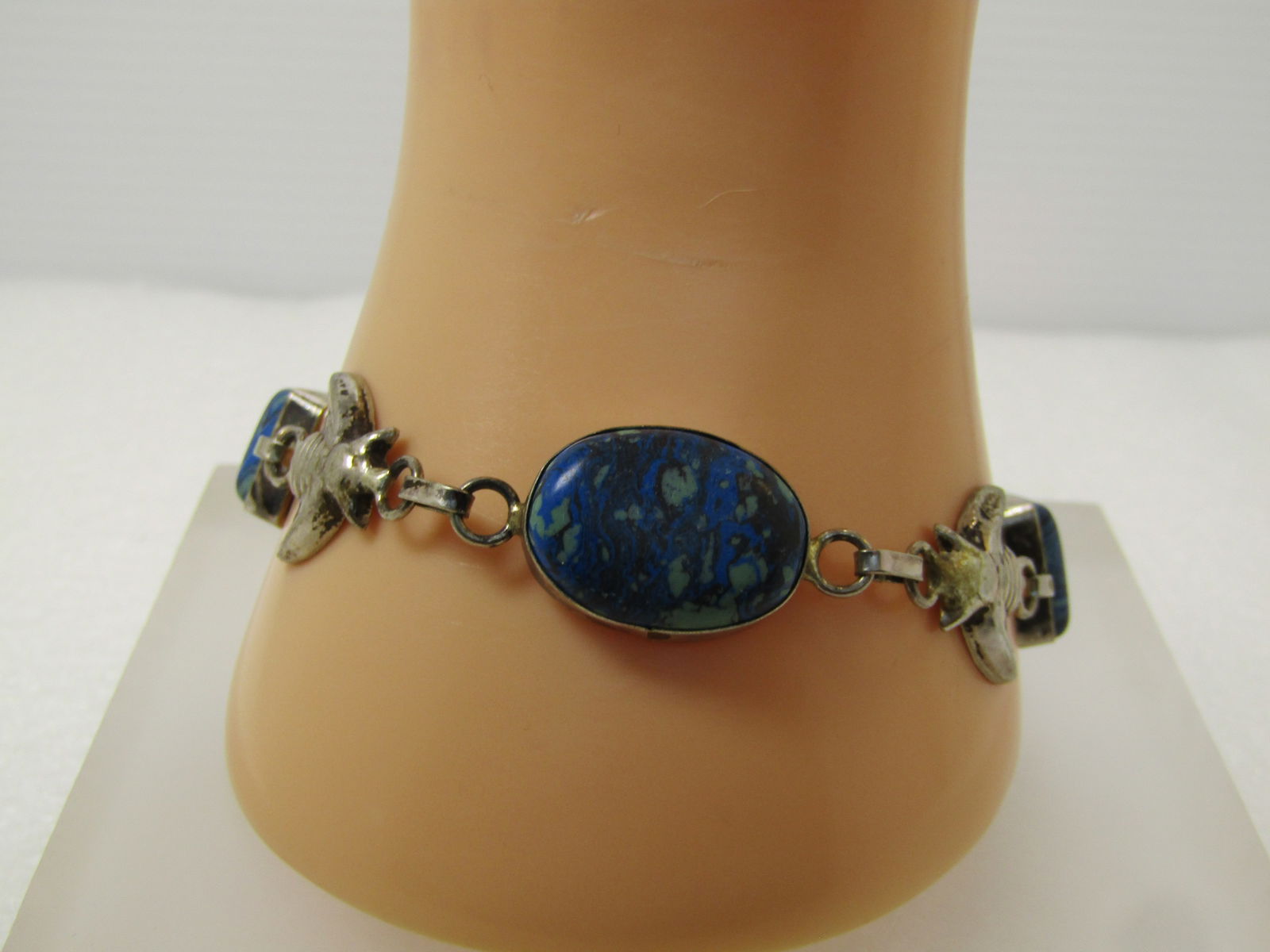 Vintage Faux Blue Agate Bee Link Bracelet, Silver Tone, Toggle Clasp, 7"-8", 1990's: Vintage Faux Blue Agate Bee Link Bracelet, Silver Tone, Toggle Clasp, 7"-8", 1990's. There are two rectangular and one oval bezel-set links with created stones of resin to look like turquoise or a blu