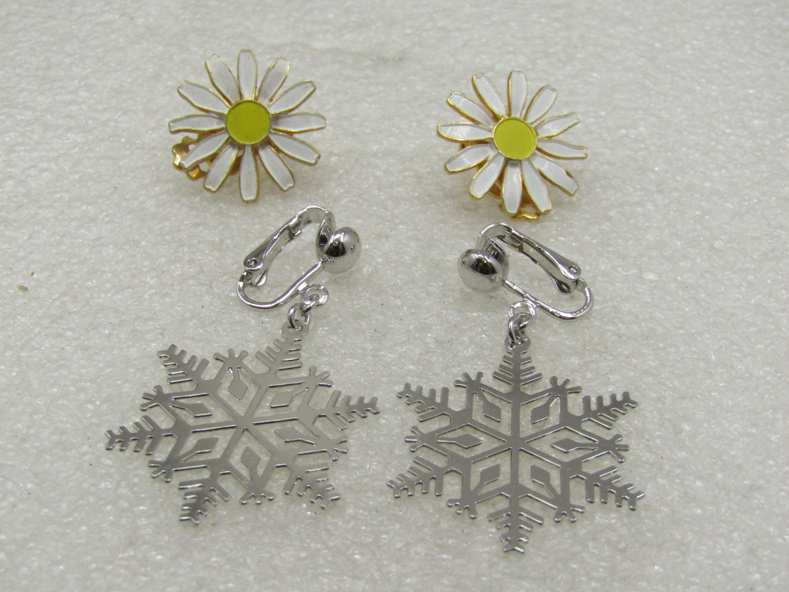 Vintage Daisy & Snowflake Earrings. Clip, 2 Pr. - 3