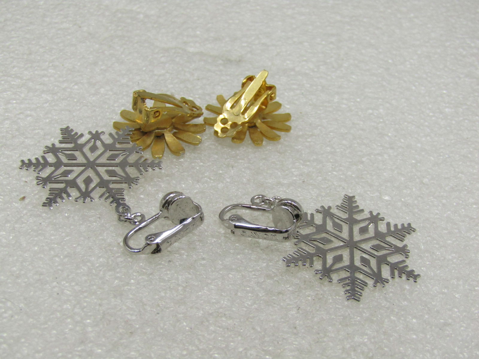 Vintage Daisy & Snowflake Earrings. Clip, 2 Pr. - 7