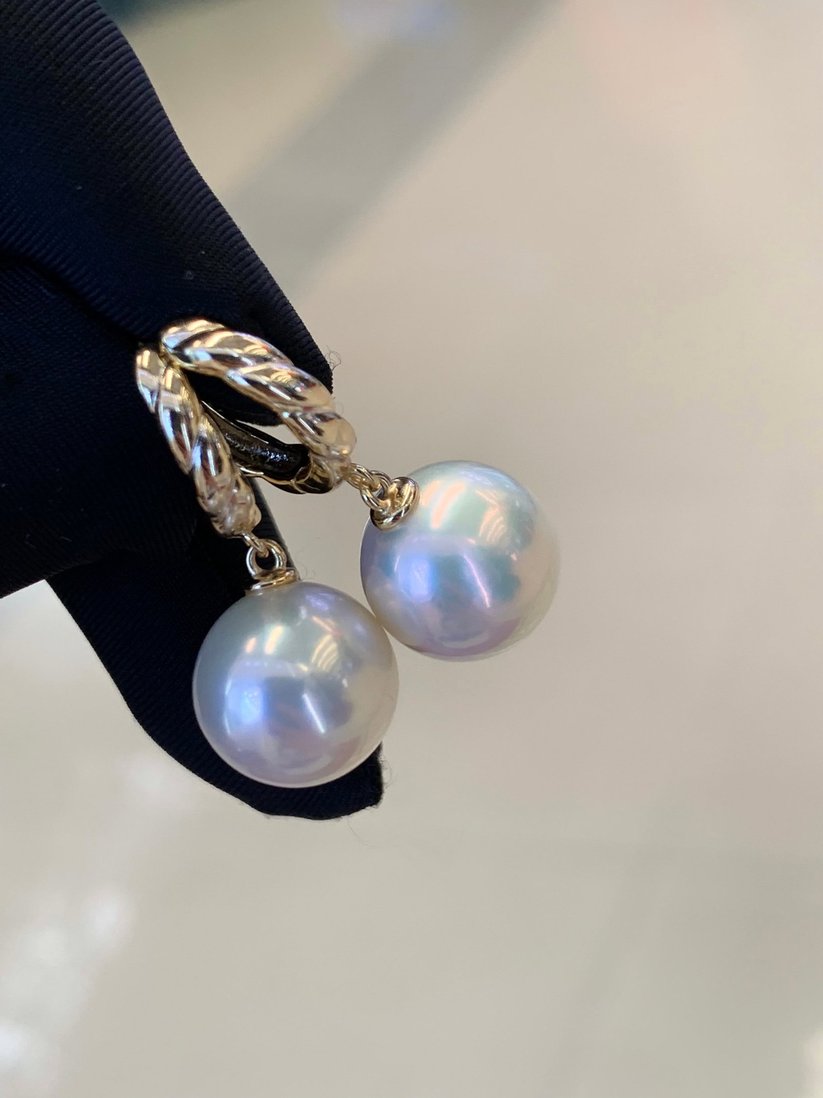 Edison Pearl Earrings: Title: Edison Pearl Earrings Description: This pair of exquisite pearl hoop earrings embodies timeless elegance with their immaculate round pearls, measuring 11-12mm. The pearls are of a pristine