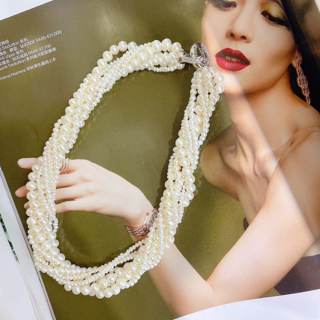 Freshwater Pearl Necklace: Title: Freshwater Pearl Necklace Description: This necklace is a testament to modern elegance, featuring an exquisite multi-layer design that embodies the latest in fashionable neckwear. The necklace