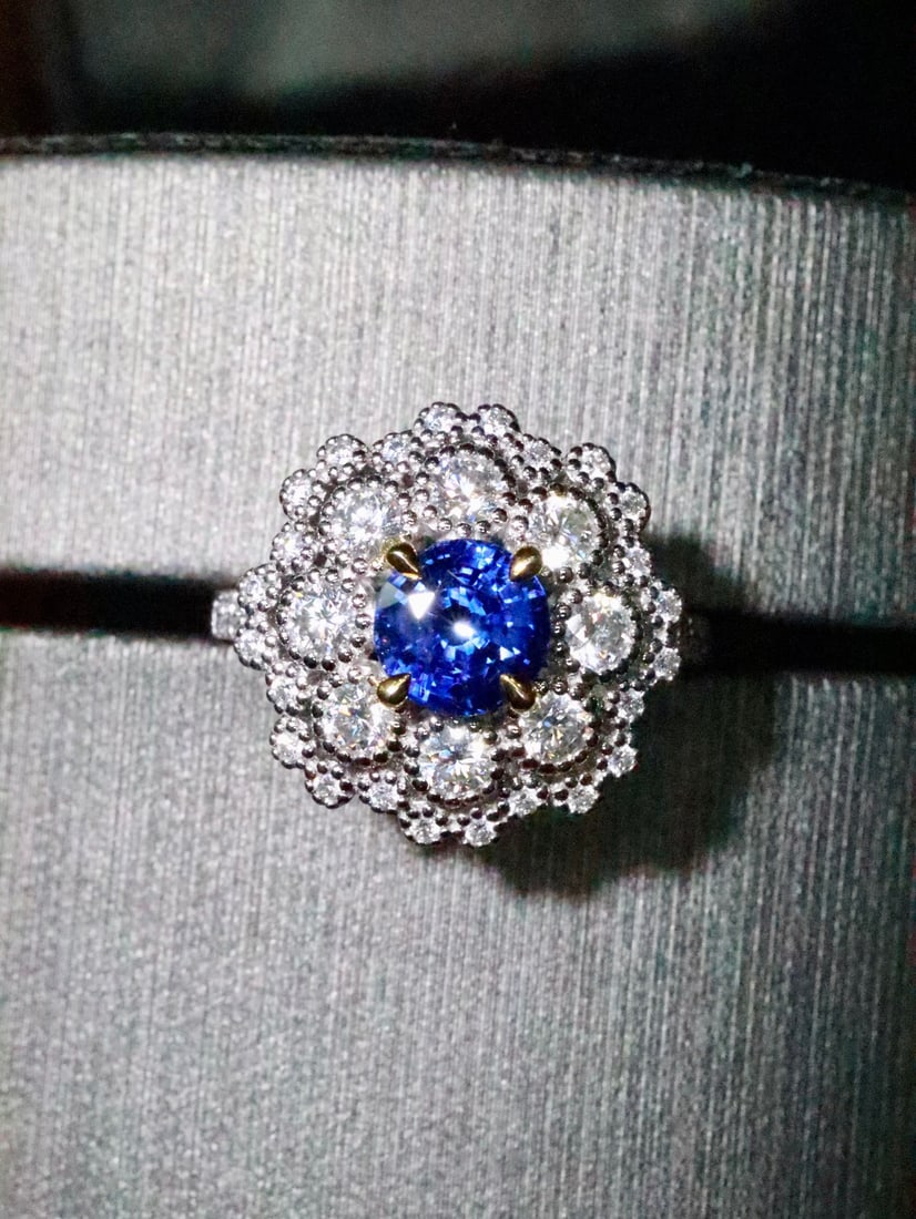 18K Gold Sapphire Ring: Title: 18K Gold Sapphire Ring Description: This 18K Gold Sapphire Ring captures the essence of celestial brilliance, with its luxurious and deep hue that resonates with the allure of the night sky.