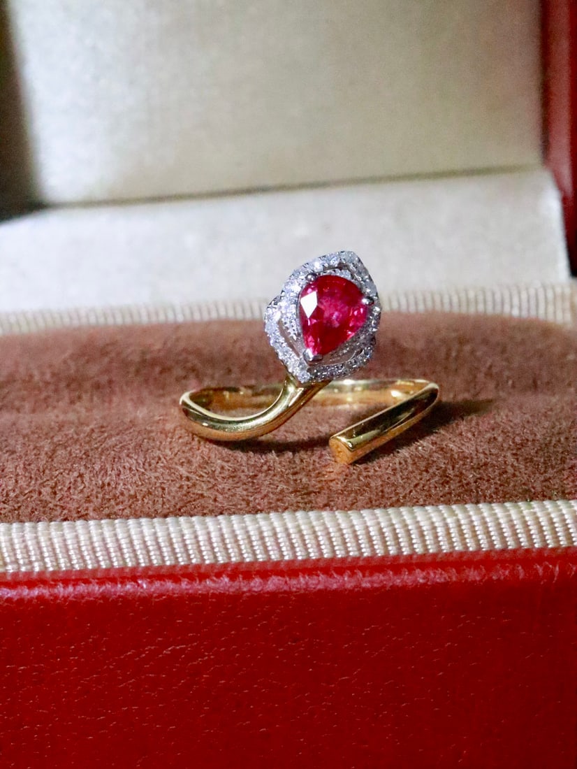 18K Gold Ruby Ring (1 of 6)