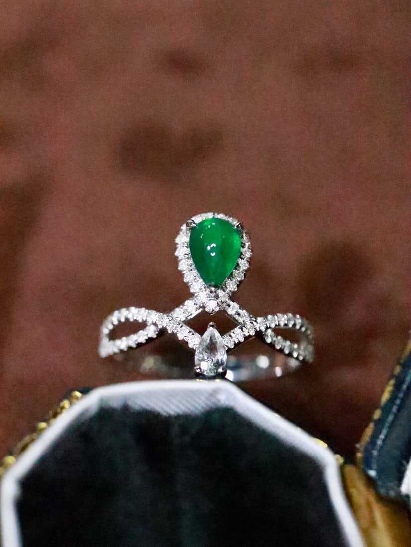 18K Gold Emerald Ring - 4
