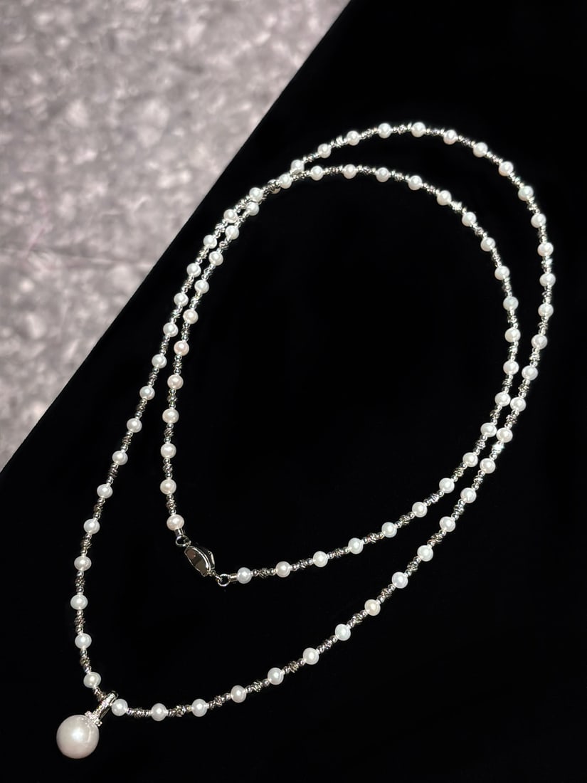 Pearl Necklace: Title: Pearl Necklace Description: This exquisite necklace is the ultimate winter accessory, embodying elegance and sophistication. The necklace features a dazzling chain adorned with delicate
