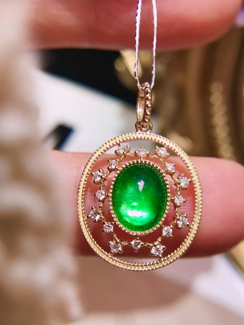 18K Gold Emerald Pendant - 4