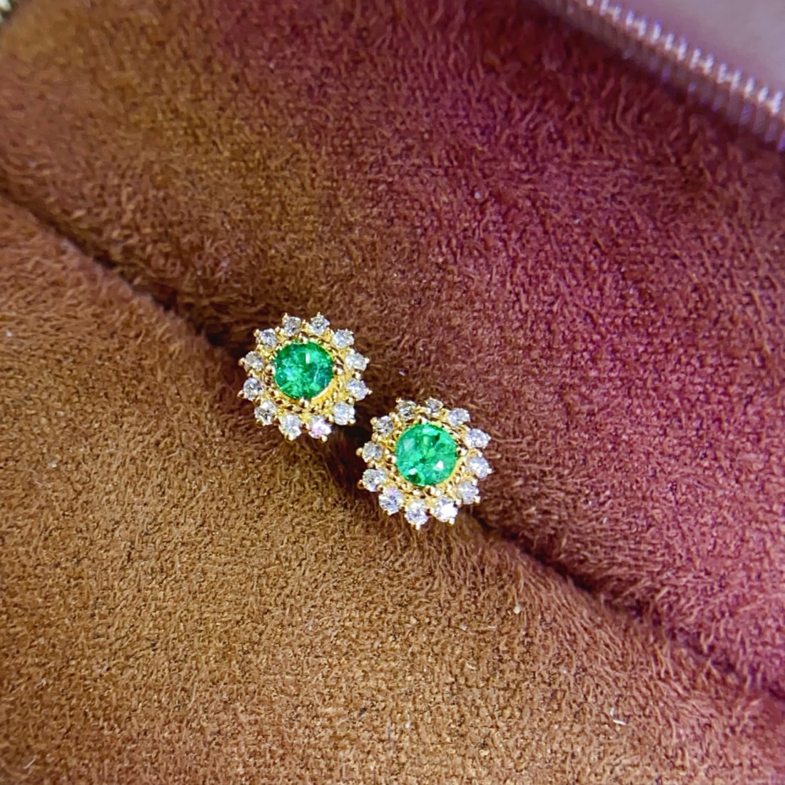 18K Gold Emerald Earrings - 3