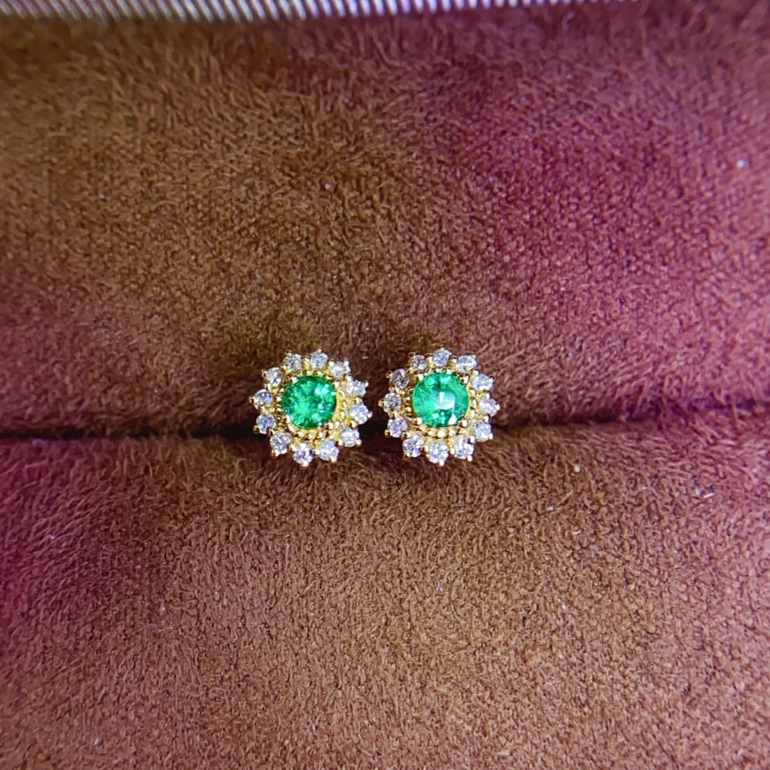 18K Gold Emerald Earrings - 4