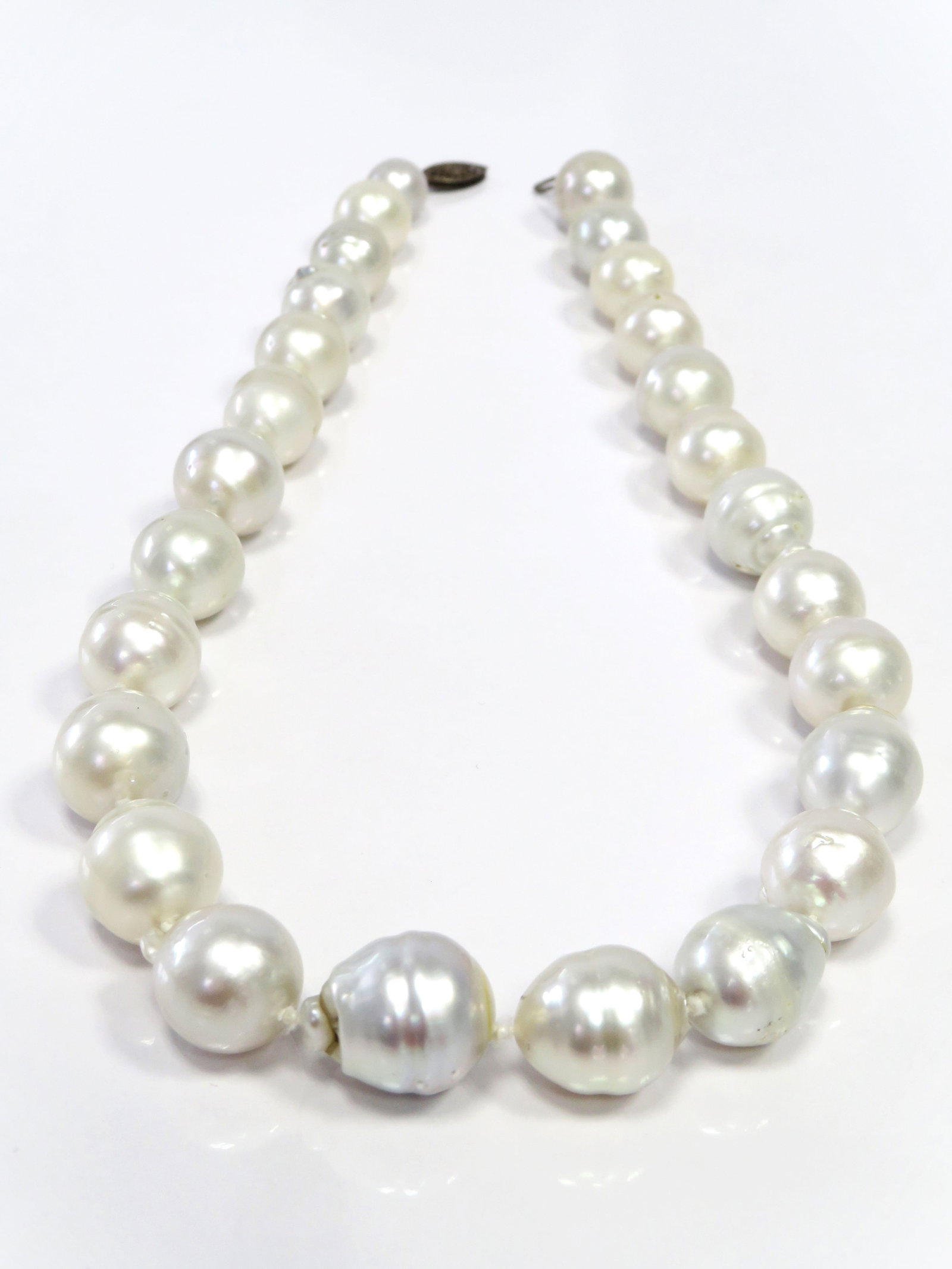 10-16mm Drop/Circle-Baroque White South Sea Pearl Necklace: Title: 10-16mm Drop/Circle-Baroque White South Sea Pearl Necklace Description:A/B-Grade High luster White Drop/Circle-Baroque, with some spots/blemishes, 26 pearl pieces, 18 inches long hand-knotted