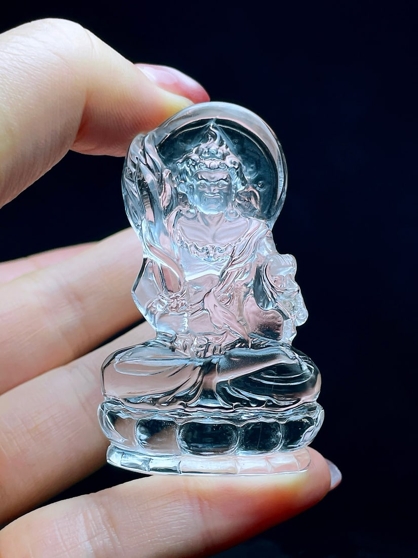 Natural White Crystal Pendant: Title: Natural White Crystal Pendant Description: This white crystal pendant is a masterpiece of elegance and sophistication, crafted with the finest attention to detail. The pendant features a pure w