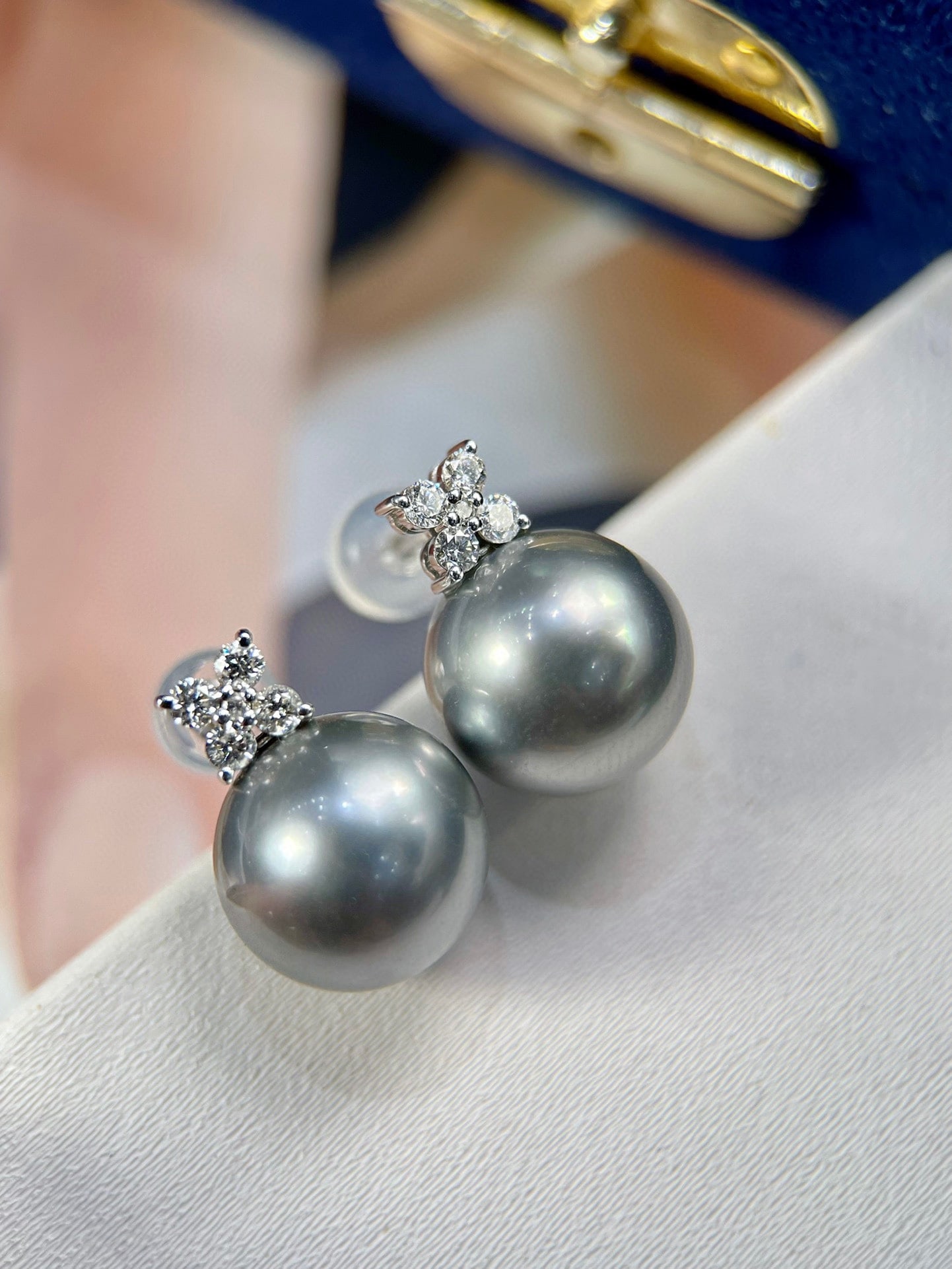 18K Gold Tahitian Pearl Earrings - 3