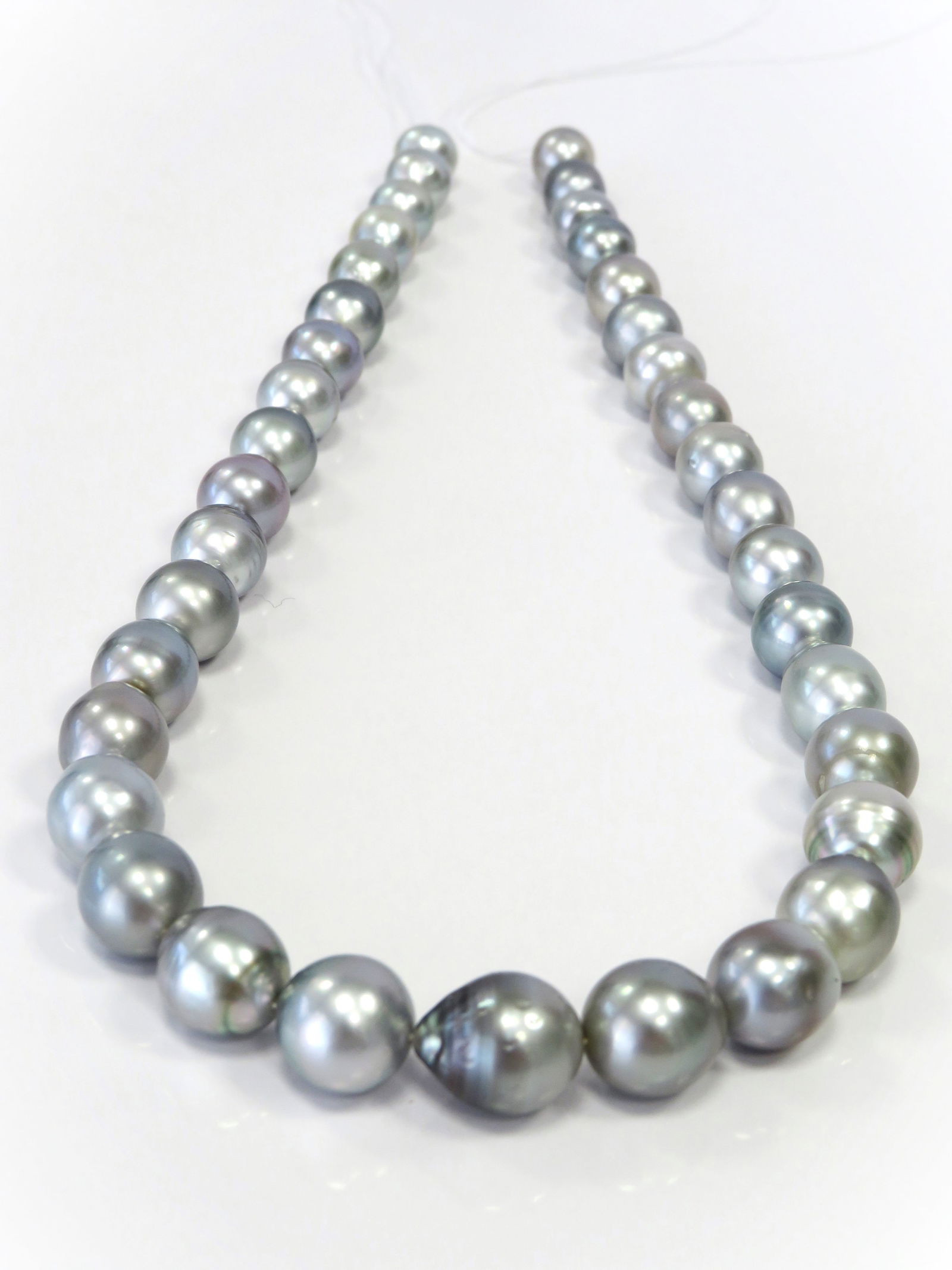 9-11mm Drop/Oval Silver-Blue Tahitian Pearl Necklace Strand: Title: 9-11mm Drop/Oval Silver-Blue Tahitian Pearl Necklace Strand Description:A-Grade High luster, Drop-Oval Silver-Blue, with minimal spots/blemishes, 37 pearl pieces, 18 inches long hand-knotted wi