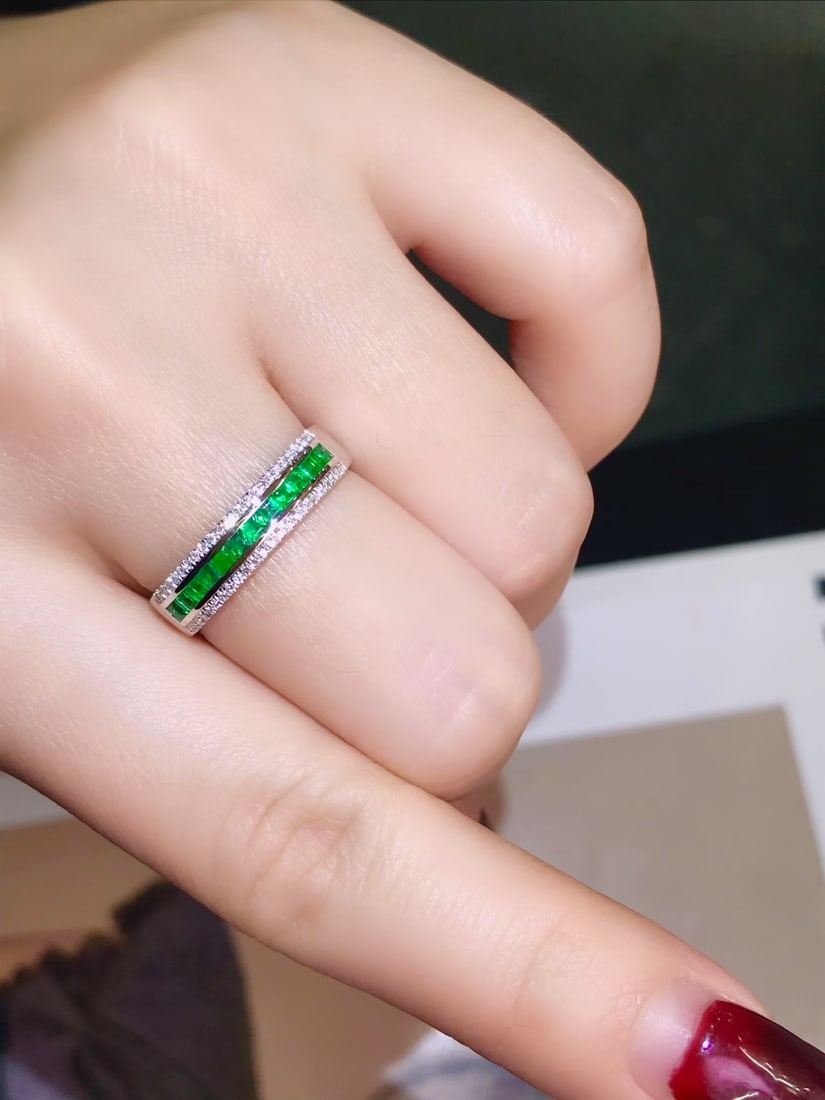 18K Gold Emerald Band Ring - 4