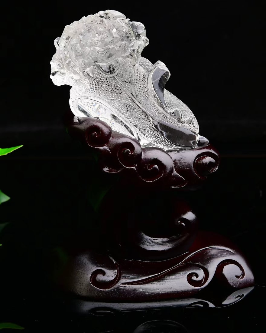 White Crystal Sculpture: Title: White Crystal Sculpture Description: This exquisite white crystal sculpture is more than just a decorative piece; it is a symbol of prosperity and protection. The crystal's clarity is unmatched