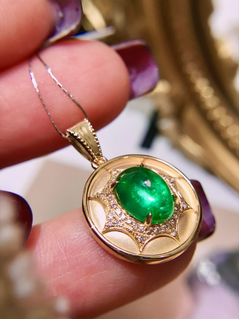 18K Gold Emerald Pendant - 2