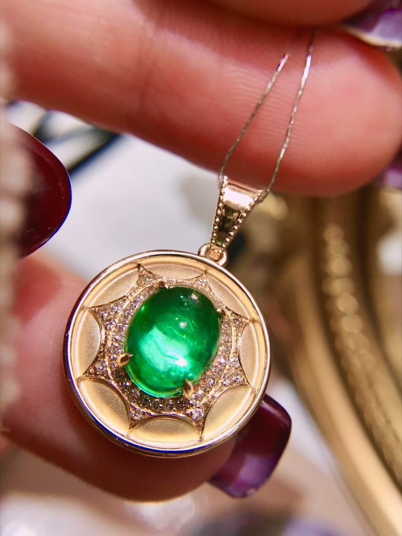 18K Gold Emerald Pendant - 3