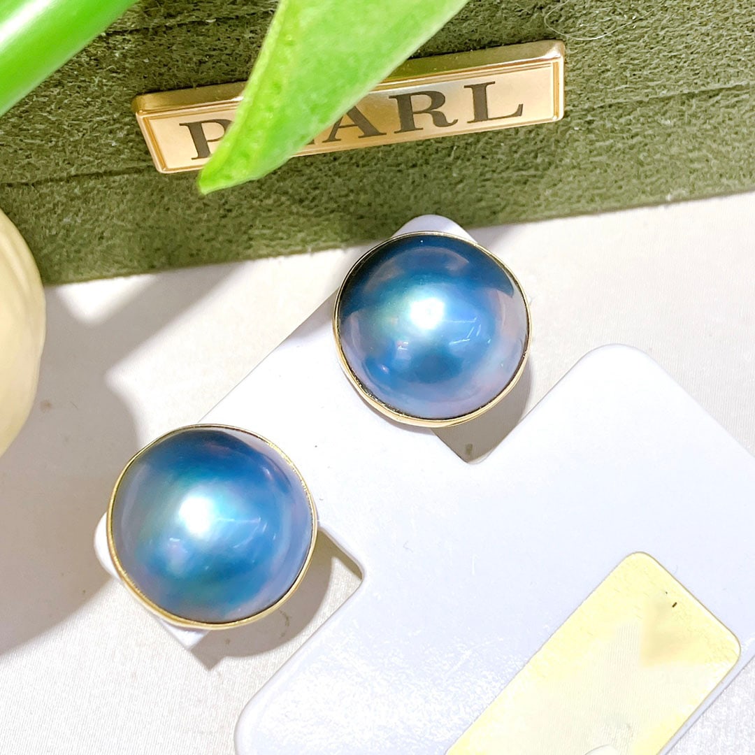 18K Gold Mabe Pearl Earrings: Title: 18K Gold Mabe Pearl Earrings Description: This exquisite pair of earrings features natural seawater Mabe pearls, seamlessly set in 18K gold. The pearls exude a serene blue hue, offering a