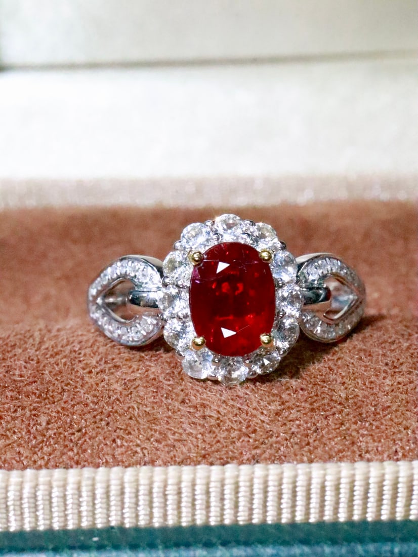 18K Gold Ruby Ring: Title: 18K Gold Ruby Ring Description: This 18K Gold Ruby Ring is a masterpiece of elegance and sophistication. The ruby, with its vivid and rich coloration, is unheated, ensuring its natural allure s