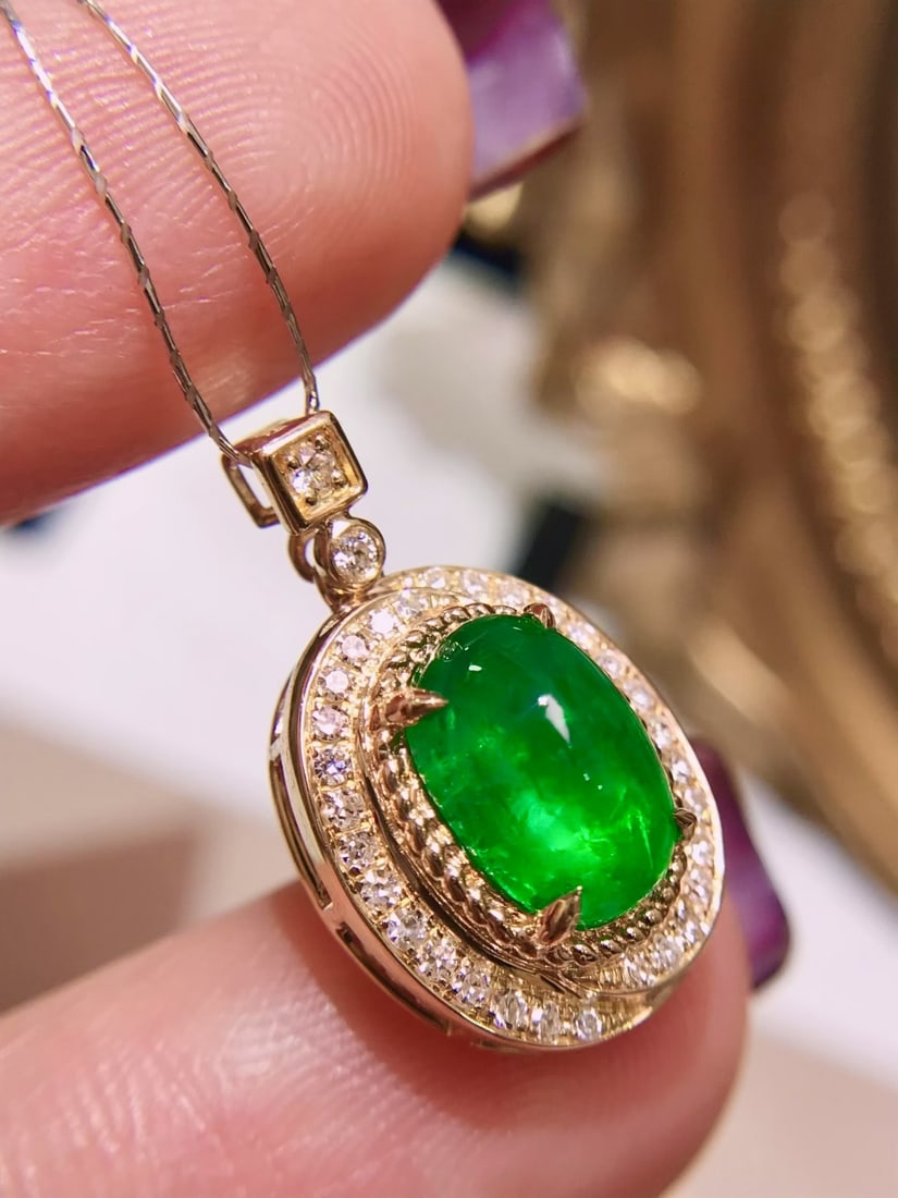 18K Gold Emerald Pendant - 4