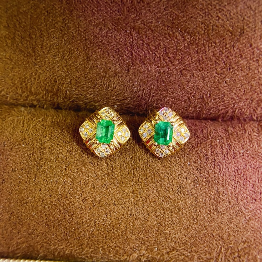 18K Gold Emerald Earrings - 3